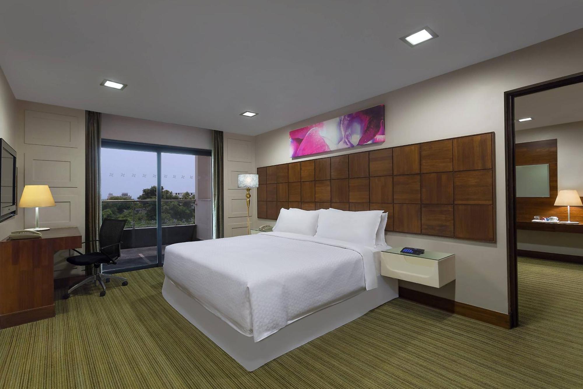 Four Points By Sheraton Визакхапатнам Екстериор снимка